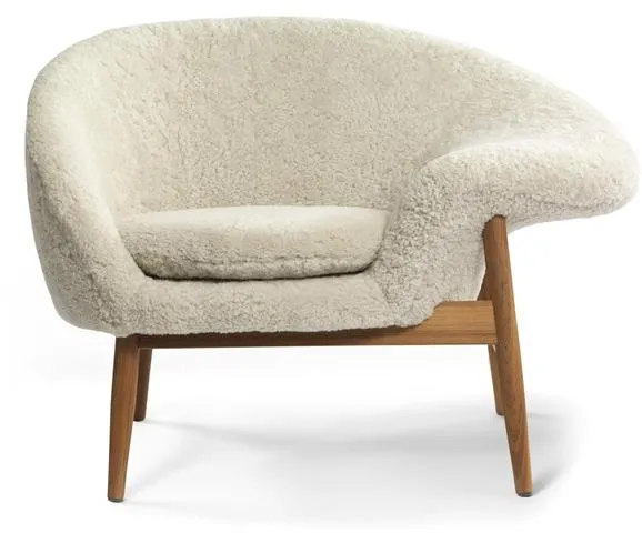 Warm Nordic Fried Egg Höger Fåtölj Fårskinn Moonlight